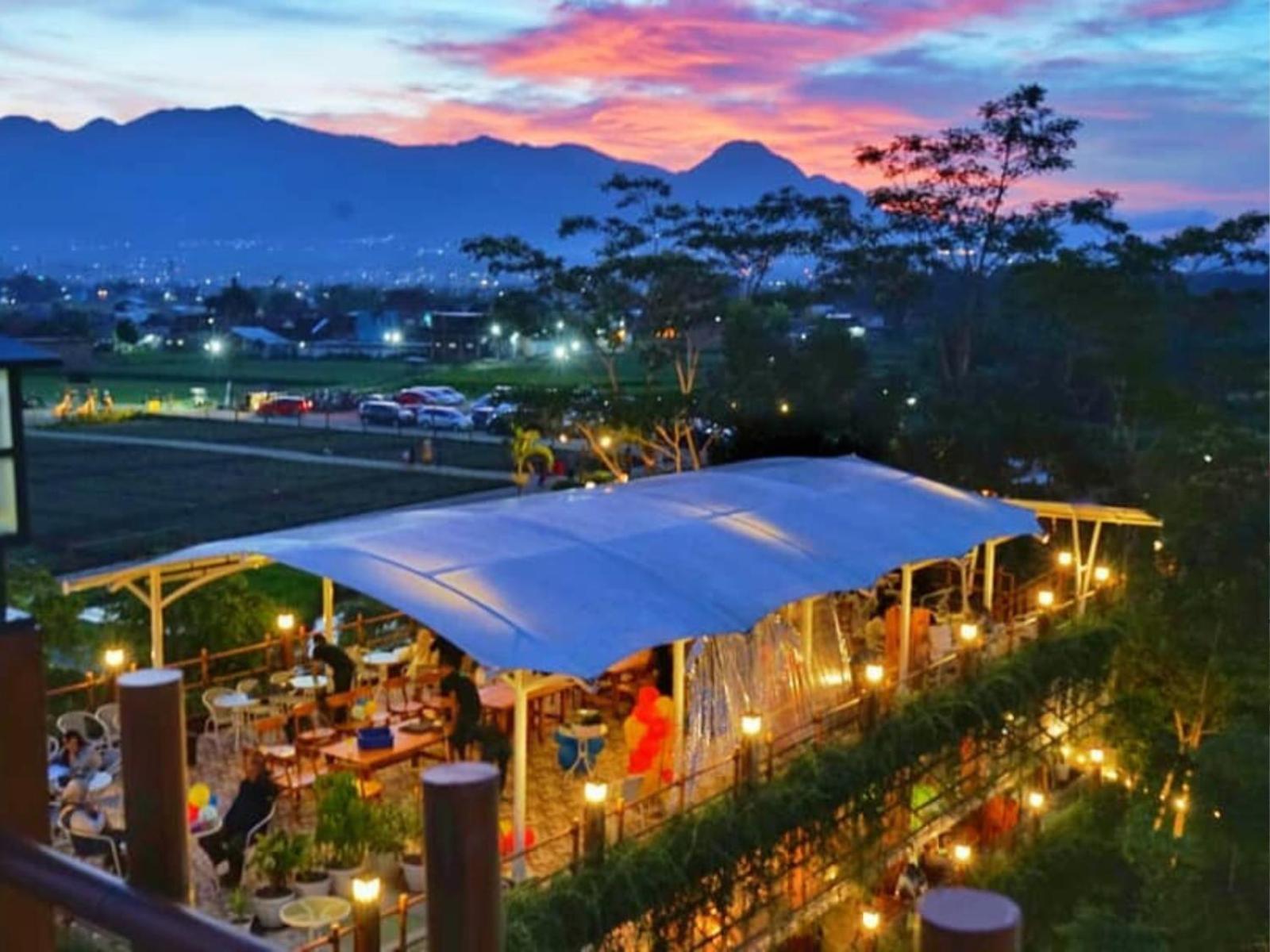 Villa Estetik Di Malang Kültér fotó