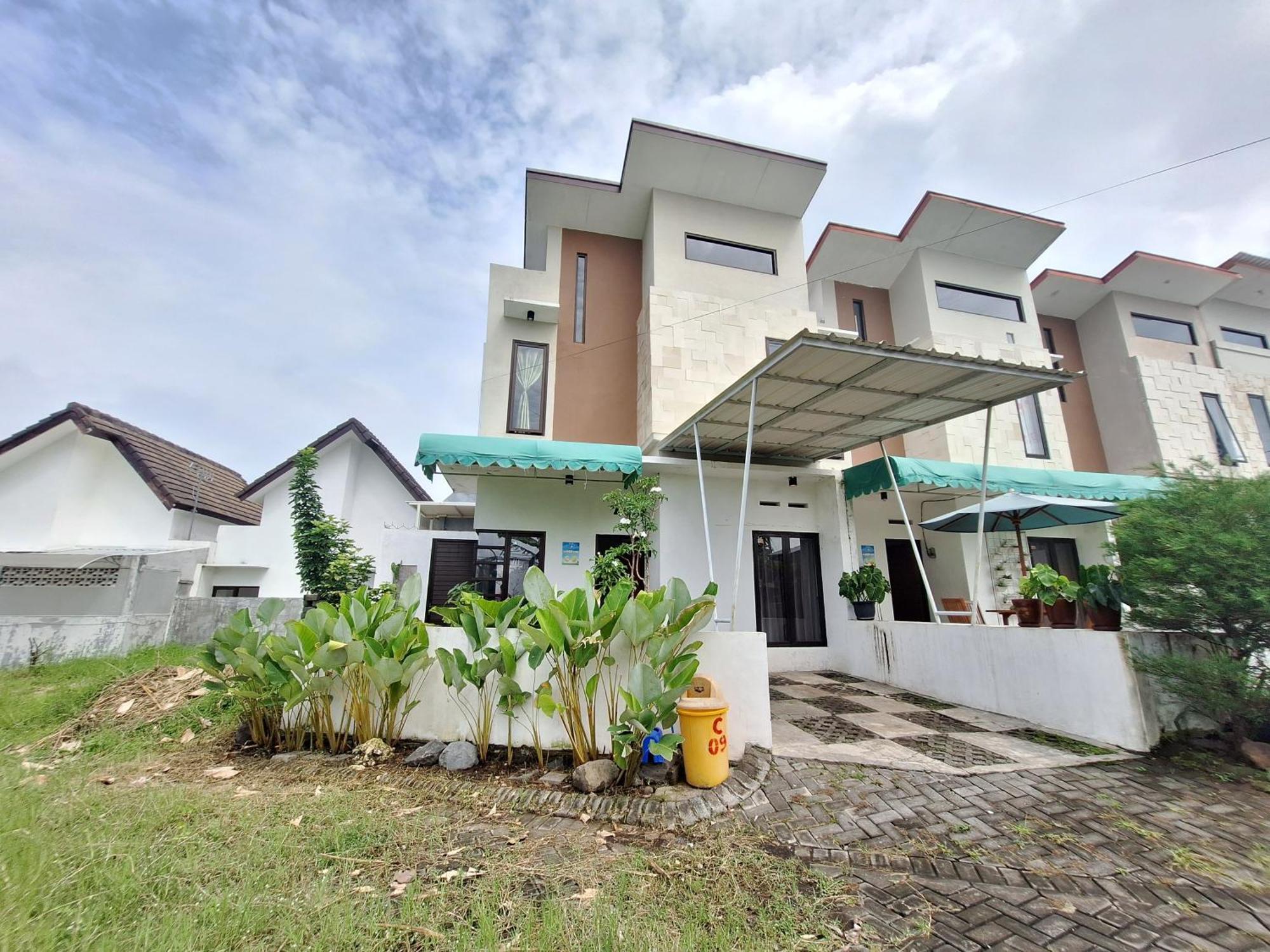 Villa Estetik Di Malang Kültér fotó